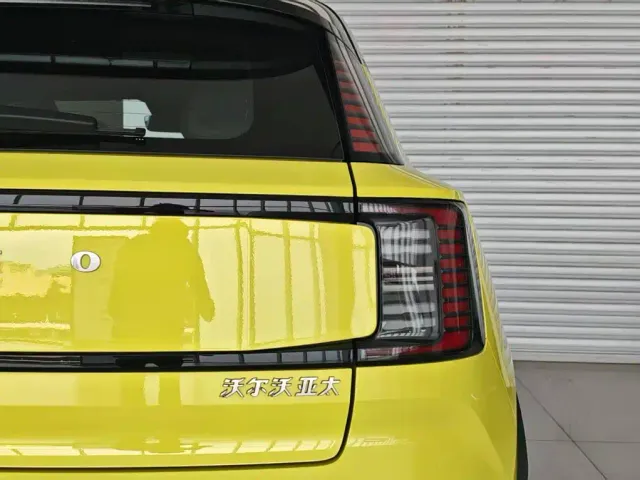 Volvo EX30 — Фото автомобиля 22
