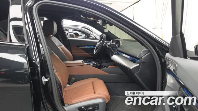 BMW 5 Series G60 — Фото автомобиля 11