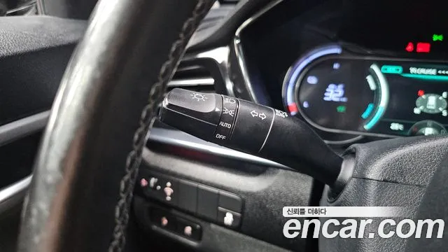 Kia Niro — Фото автомобиля 23