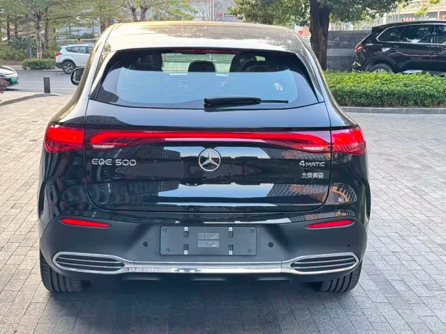 Mercedes-Benz EQE SUV — Фото автомобиля 6