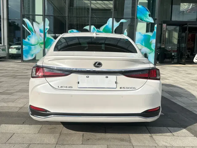 Lexus ES — Фото автомобиля 5