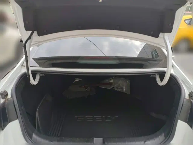 Geely Emgrand L — Фото автомобиля 9