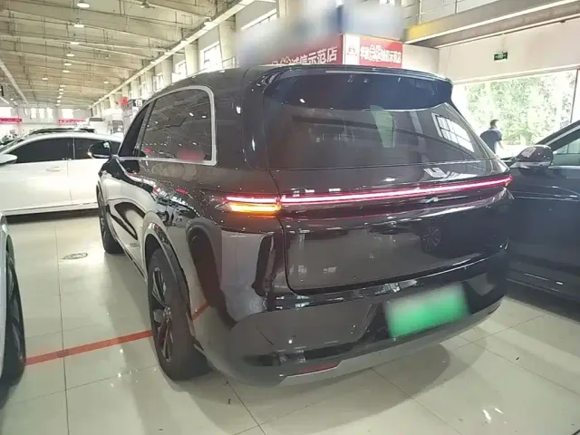 Li Auto L8 — Фото автомобиля 4