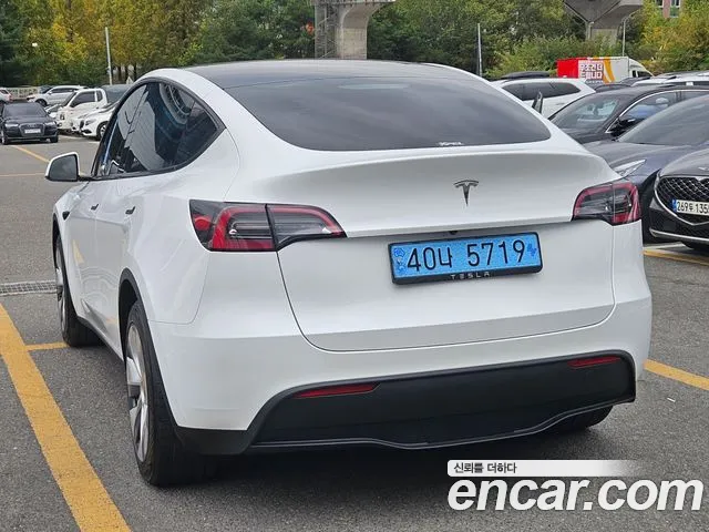 Tesla Model Y — Фото автомобиля 5