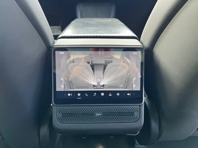 Tesla Model 3 — Фото автомобиля 12