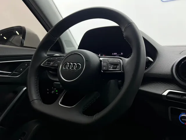 Audi Q2L — Фото автомобиля 12