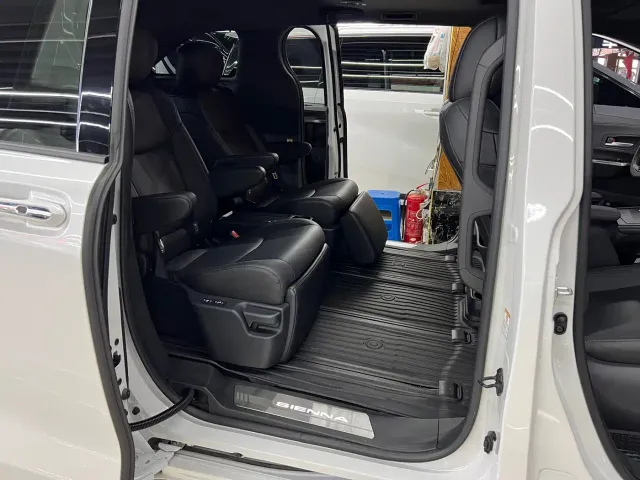 Toyota Sienna — Фото автомобиля 11