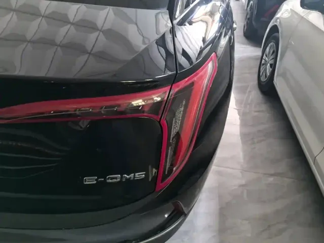 Hongqi E-QM5 — Фото автомобиля 7