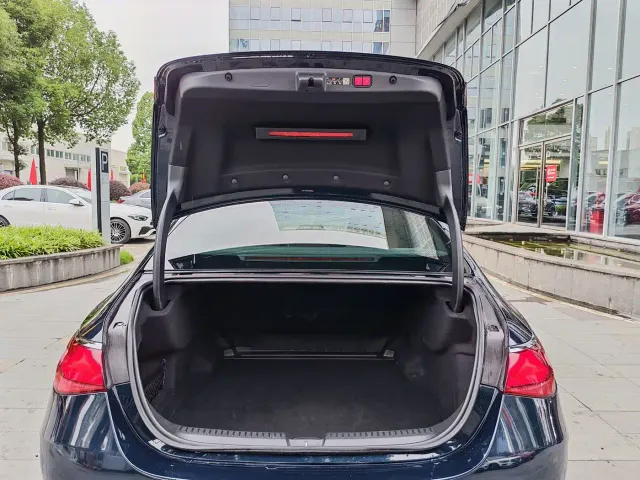 Mercedes-Benz E-Class — Фото автомобиля 25