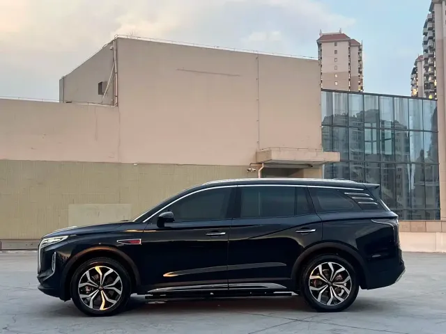 Hongqi HS7 — Фото автомобиля 3