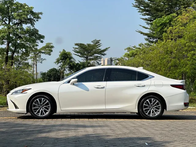 Lexus ES — Фото автомобиля 15