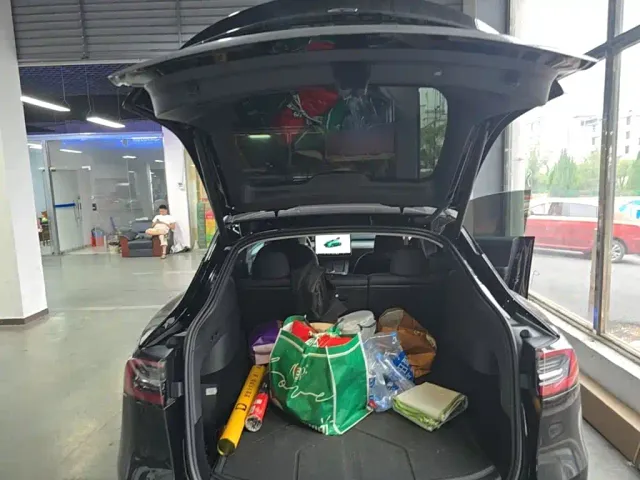 Tesla Model Y — Фото автомобиля 18