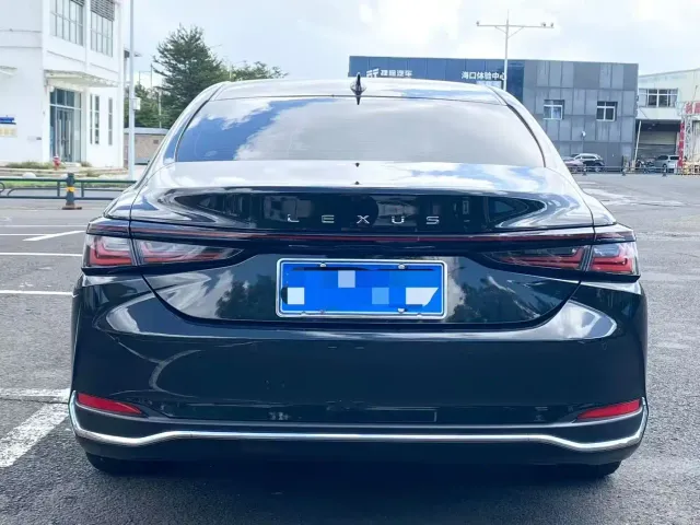 Lexus ES — Фото автомобиля 5