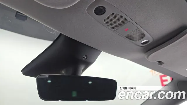 Tesla Model Y — Фото автомобиля 8
