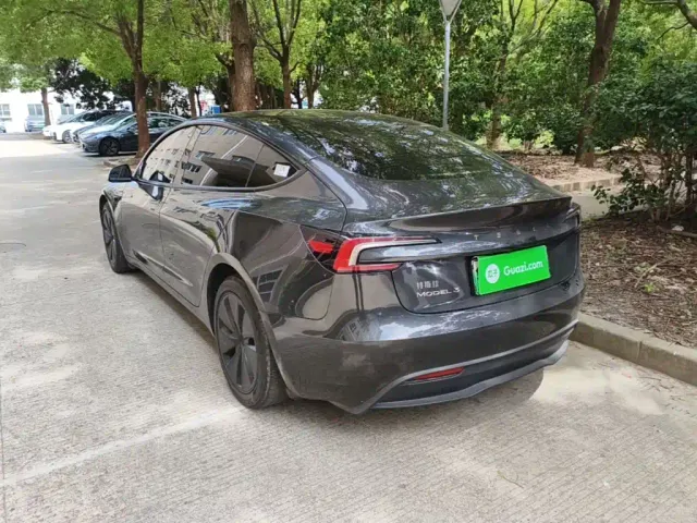 Tesla Model 3 — Фото автомобиля 4