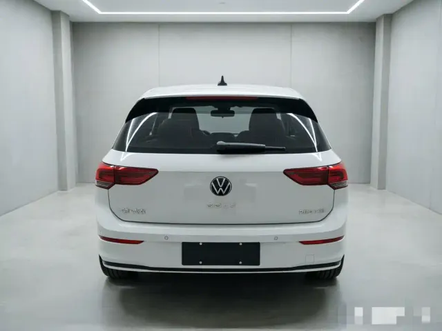 Volkswagen Golf — Фото автомобиля 5