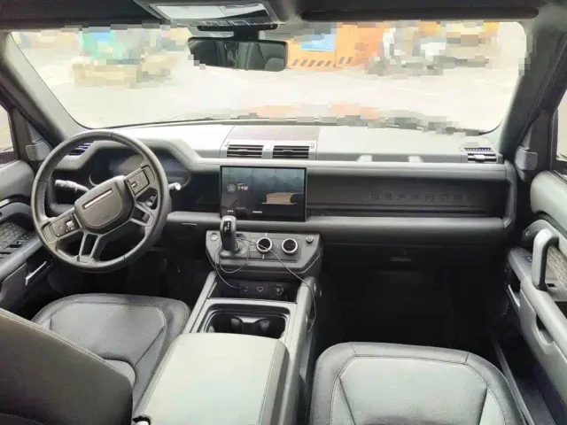 Land Rover Defender — Фото автомобиля 11