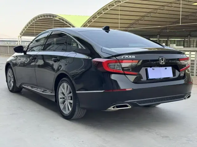 Honda Accord — Фото автомобиля 4
