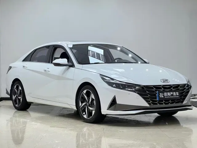 Hyundai Elantra — Фото автомобиля 3