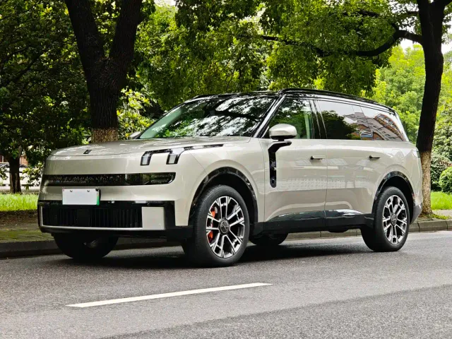 Фотография автомобиля — Lynk & Co 900