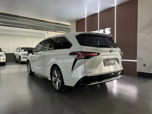 Toyota Sienna — Фото автомобиля 7