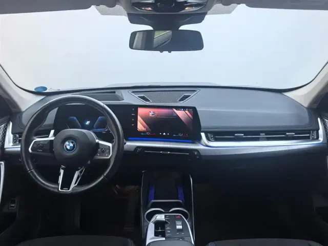 BMW BMW iX1 2025 eDrive25L M Sport Package — Фото автомобиля 7