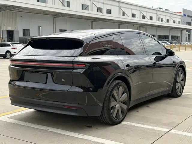 Li Auto i6 — Фото автомобиля 17