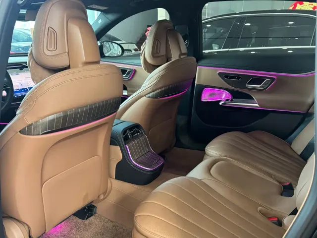 Mercedes-Benz E-Class — Фото автомобиля 11