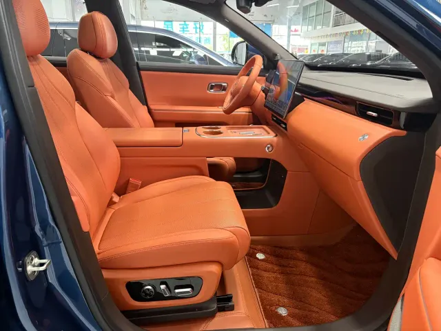 Dongfeng E8 M8 — Фото автомобиля 10