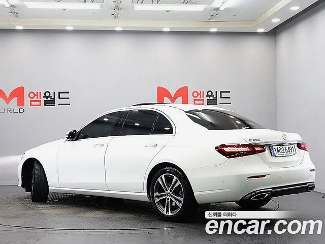 Mercedes-Benz E-Class — Фото автомобиля 4