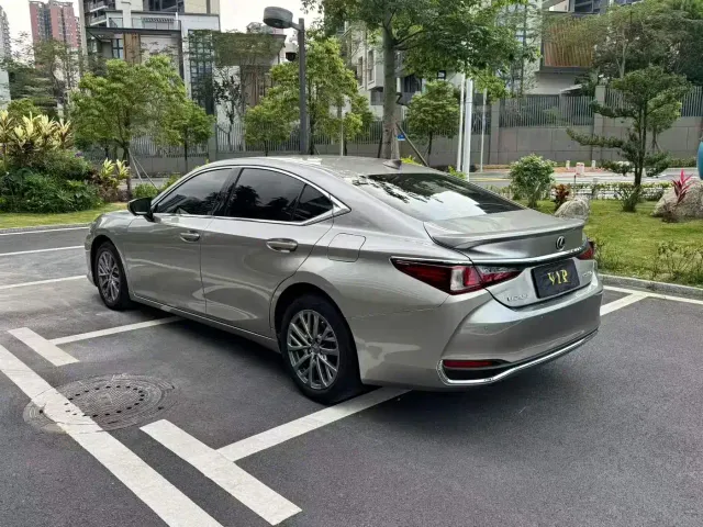 Lexus ES — Фото автомобиля 7
