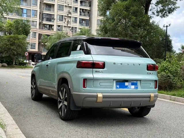 Geely ICON — Фото автомобиля 16