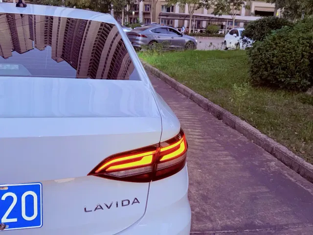 Volkswagen Lavida — Фото автомобиля 8