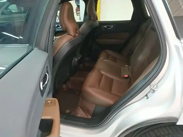 Volvo XC60 — Фото автомобиля 16