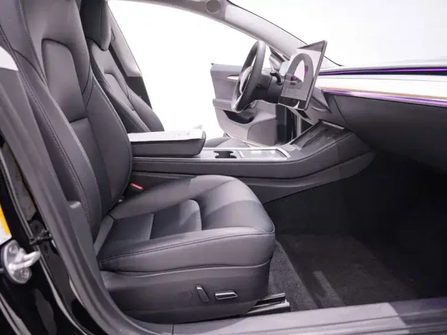 Tesla Model 3 — Фото автомобиля 21