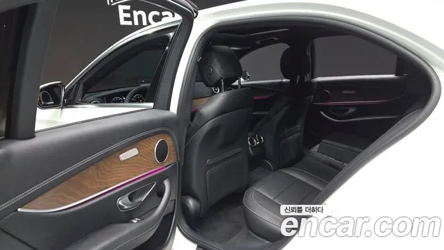 Mercedes-Benz E-Class — Фото автомобиля 18