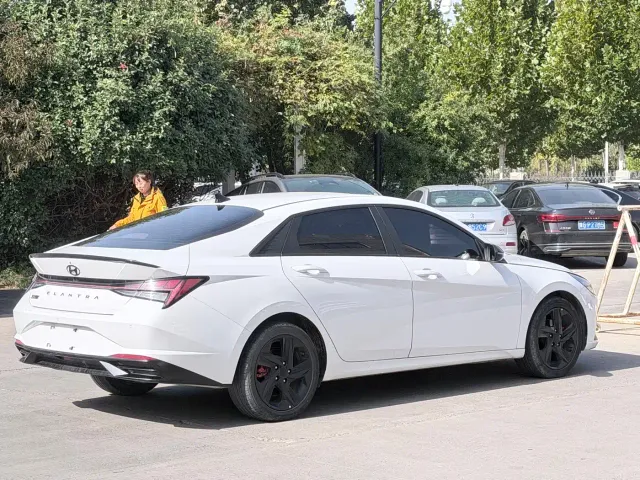 Hyundai Elantra — Фото автомобиля 9
