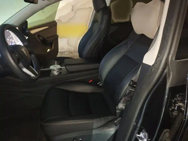 Tesla Model Y — Фото автомобиля 11
