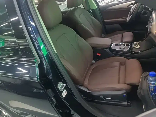 BMW iX3 — Фото автомобиля 24