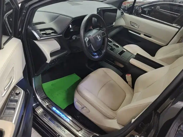 Toyota Sienna — Фото автомобиля 15