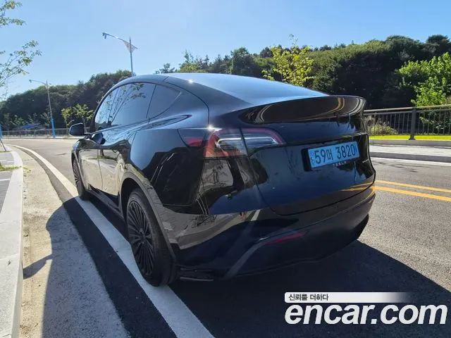 Tesla Model Y — Фото автомобиля 2