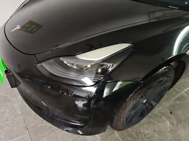 Tesla Model 3 — Фото автомобиля 23