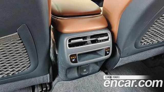 Genesis GV70 — Фото автомобиля 25