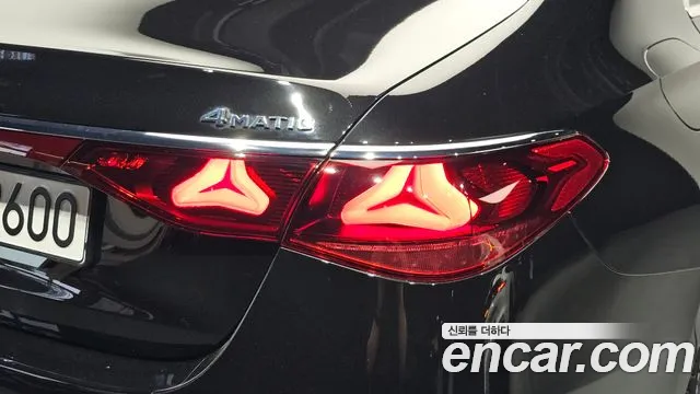 Mercedes-Benz E-Class — Фото автомобиля 23