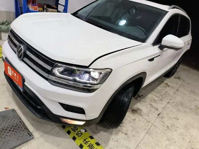Фотография автомобиля — Volkswagen Tharu