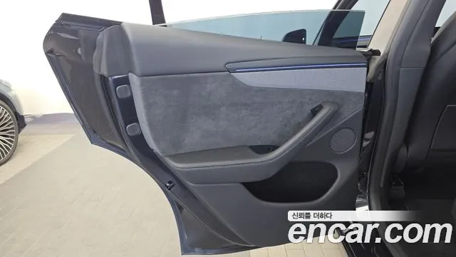 Tesla Model Y — Фото автомобиля 14