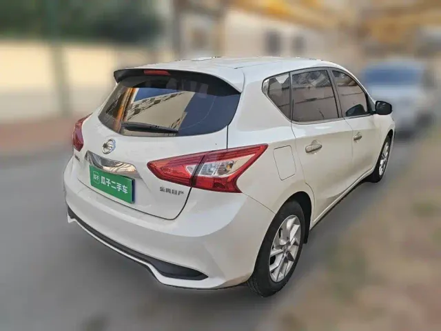 Nissan Tiida — Фото автомобиля 6