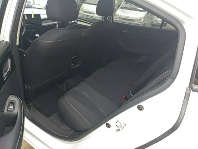 Roewe i5 — Фото автомобиля 16