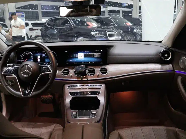 Mercedes-Benz E-Class — Фото автомобиля 9