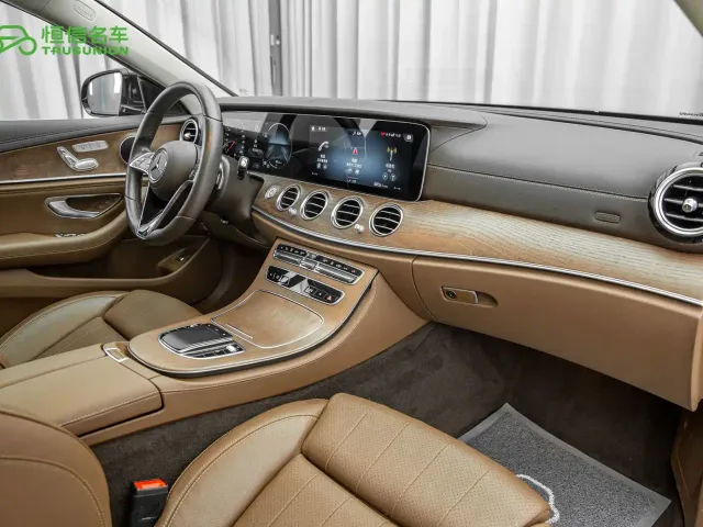 Mercedes-Benz E-Class — Фото автомобиля 14